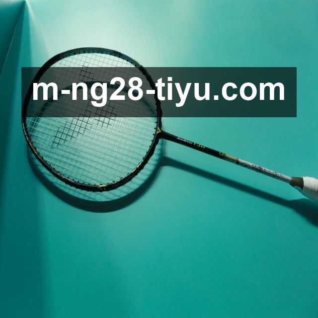 暖心一幕：对手进球后，客队卡利亚里小球迷获赠主场球迷安慰礼物